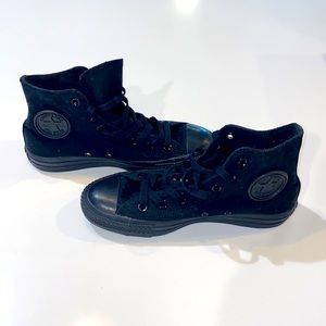 Converse’s High Top Men’s Black 5.5 ( Women’s 7.5)